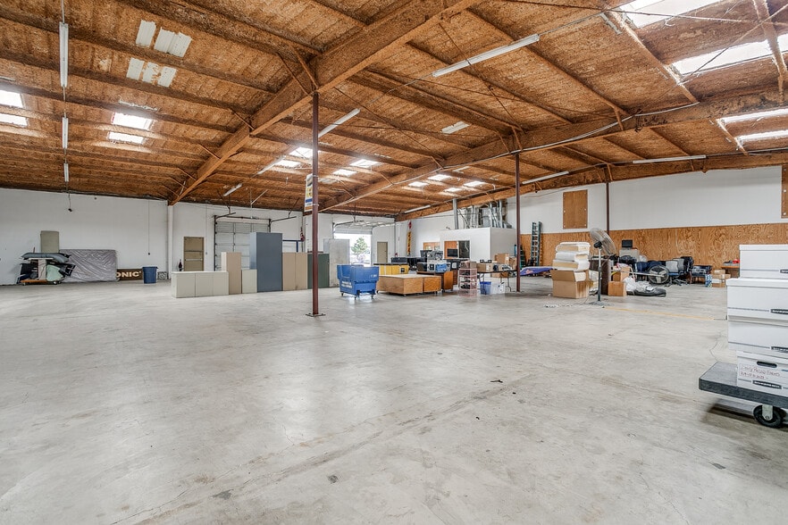 More Photos Of 1841 W Division St, Arlington Warehouse For Sale