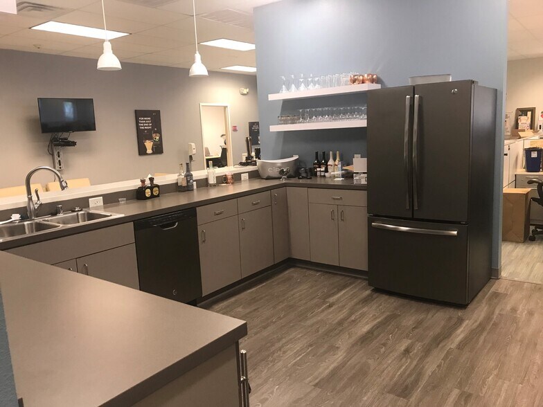 More Photos Of 2704 SE Otis Corley Dr, Bentonville Office For Lease