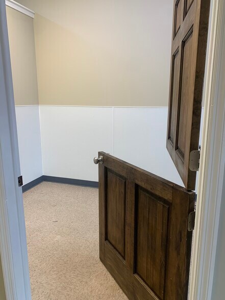 More Photos Of 100 Fall Creek Dr, Jacksonville Office For Lease