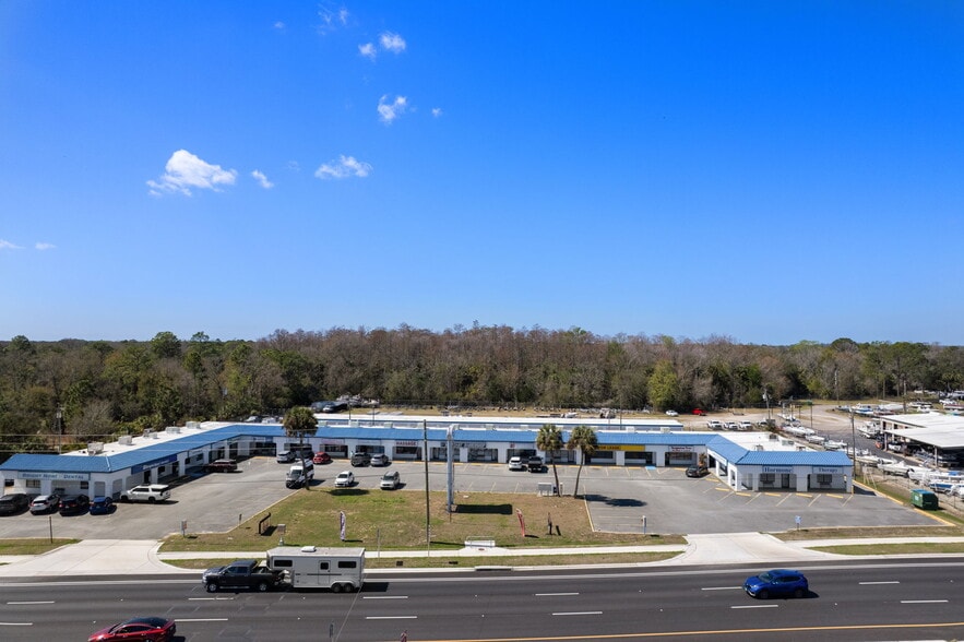 More Photos Of 940 N Suncoast Blvd, Crystal River General Retail For Sale