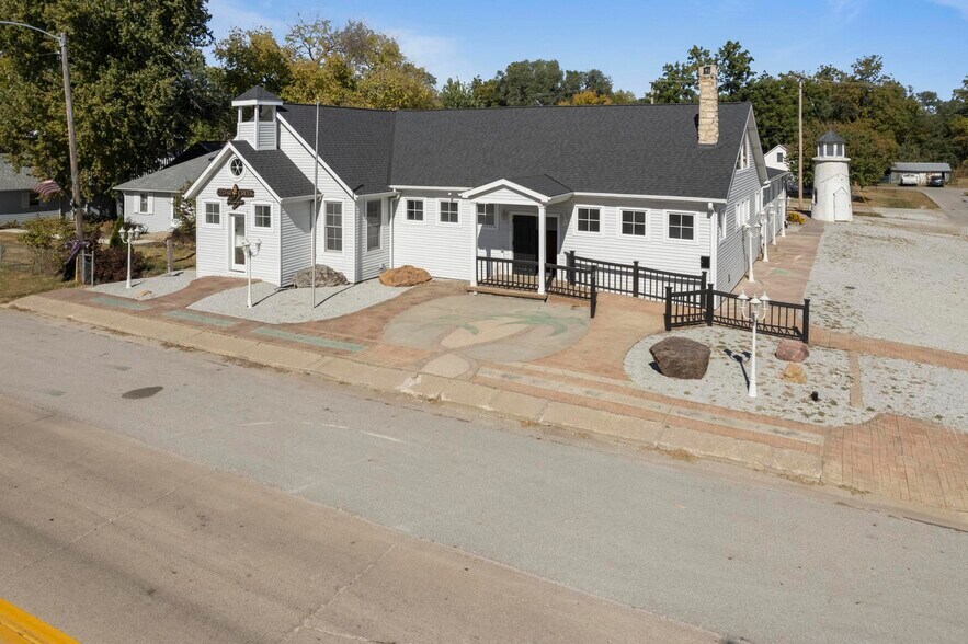 More Photos Of 109 E B St, Cedar Creek Freestanding For Sale