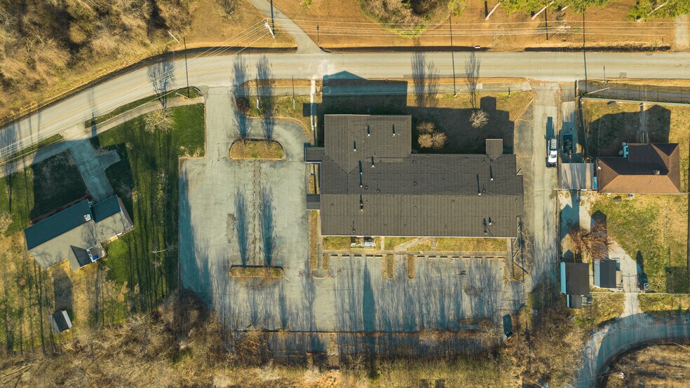 More Photos Of 450 S Chamberlain Ave, Rockwood Office For Sale