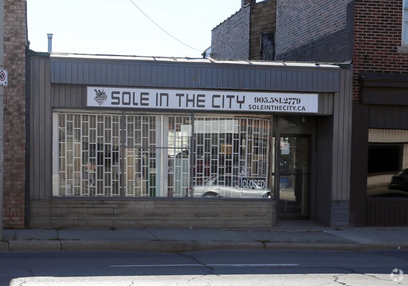 More Photos Of 774 Barton St E, Hamilton Storefront For Sale
