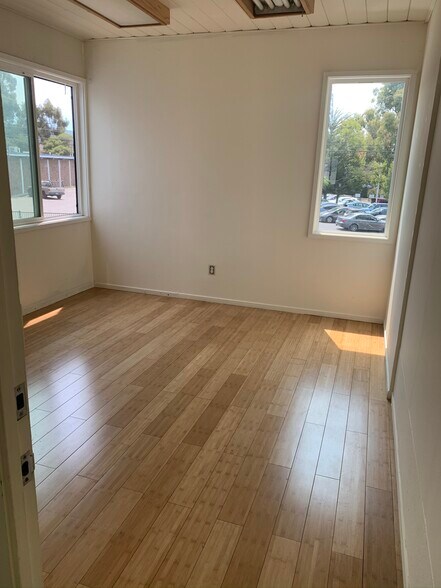 More Photos Of 5353 Claremont Ave, Oakland Research And Development For Lease