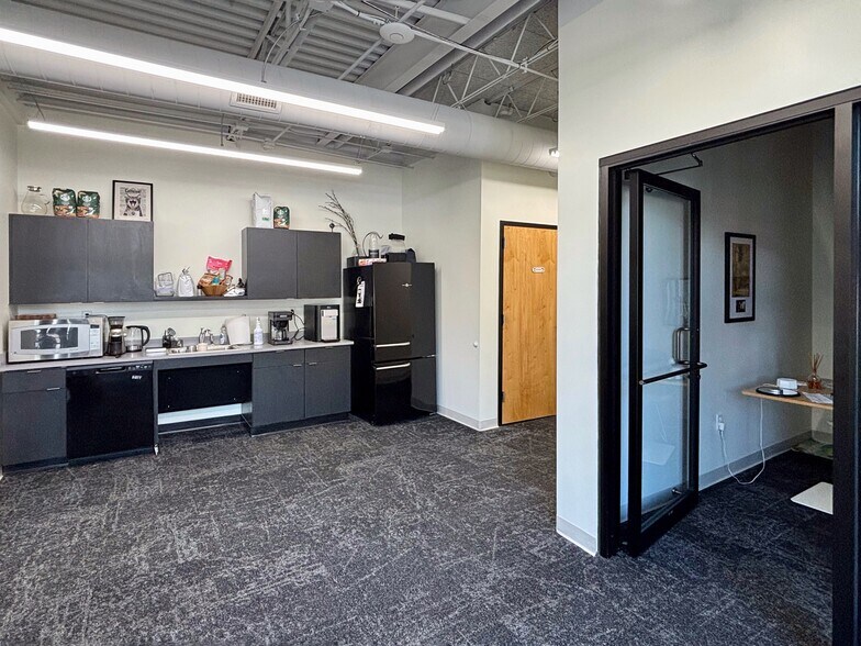 More Photos Of 825 E Market St, Louisville Office For Lease