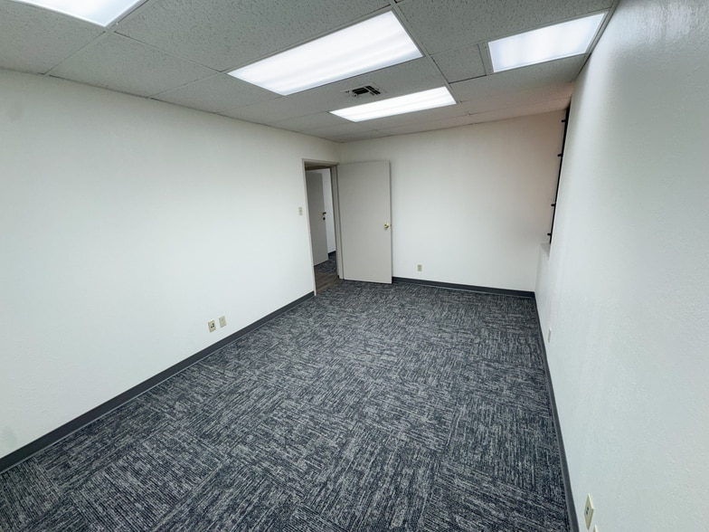 More Photos Of 5810 Rittiman Plz, San Antonio Warehouse For Lease