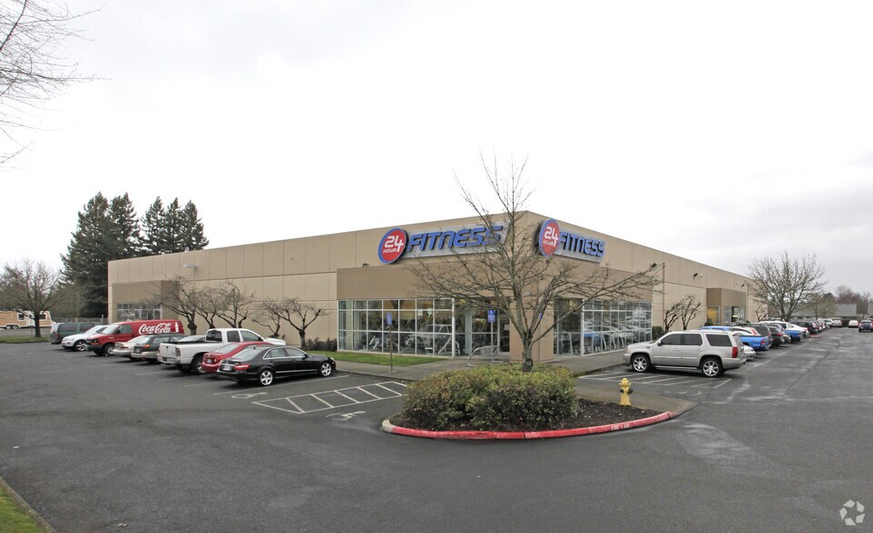 Primary Photo Of 6095 SE Tualatin Valley Hwy, Hillsboro Health Club For Lease