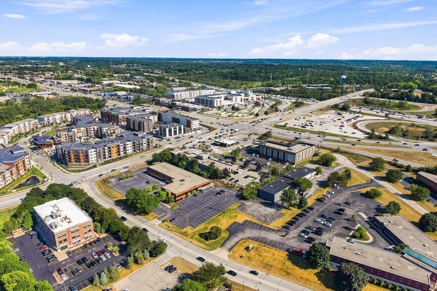 More Photos Of 601-611 N Barker Rd, Brookfield Office For Lease