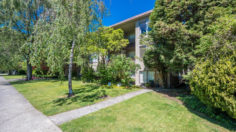 More Photos Of 2455 W 2nd Ave, Vancouver Apartments For Sale