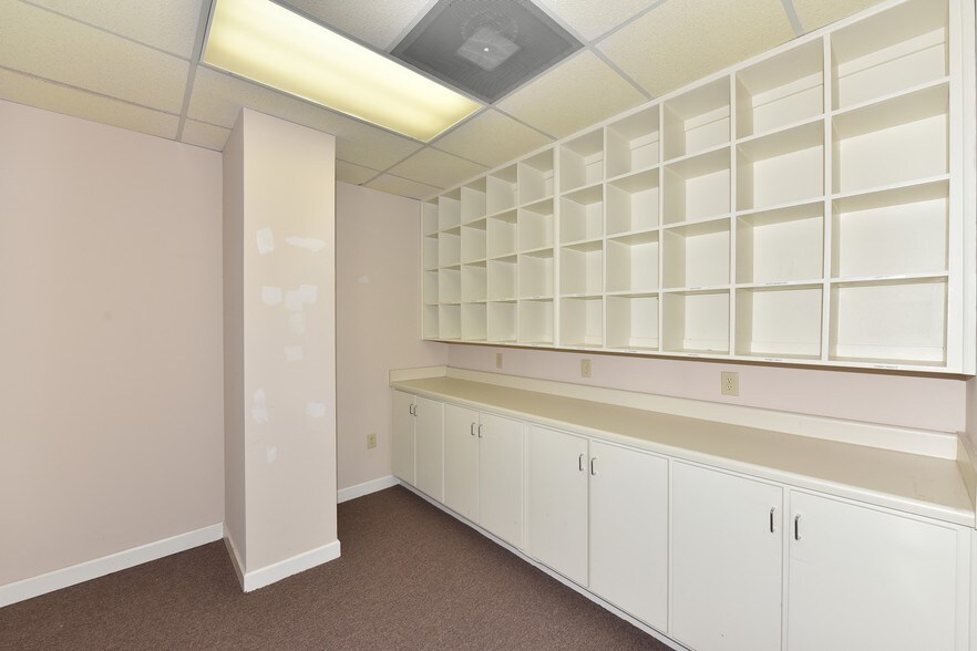 More Photos Of 3120 Medlock Bridge Rd, Peachtree Corners Light Distribution For Lease
