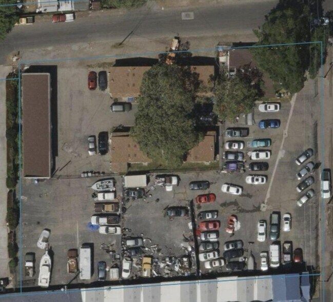 More Photos Of 900 S Cherokee Ln, Lodi Service Station For Sale