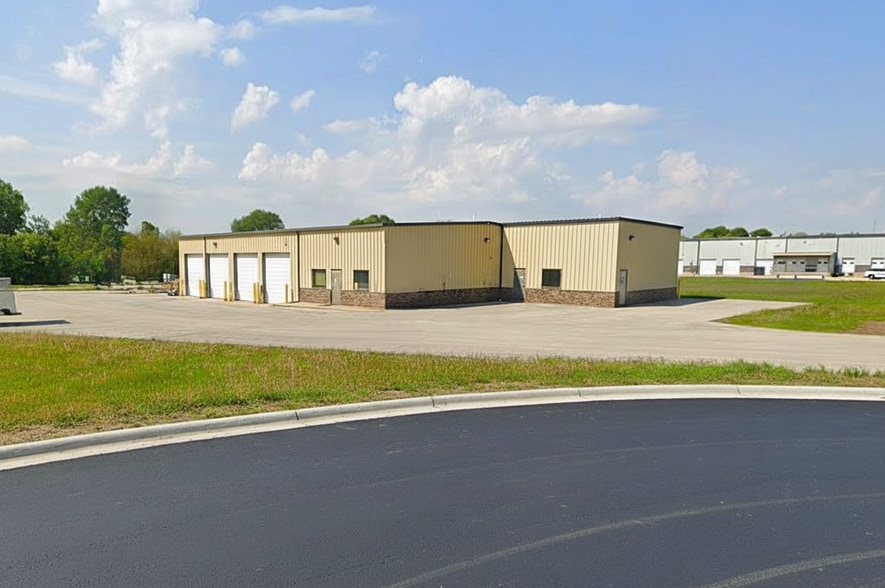 Primary Photo Of 1001 Geneva St, Shorewood Warehouse For Lease