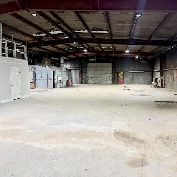 More Photos Of 1904 Washington St, Vicksburg Industrial For Sale