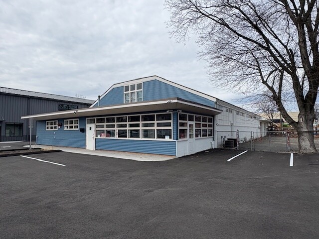 Primary Photo Of 1 Muller Ave, Norwalk Manufacturing For Lease