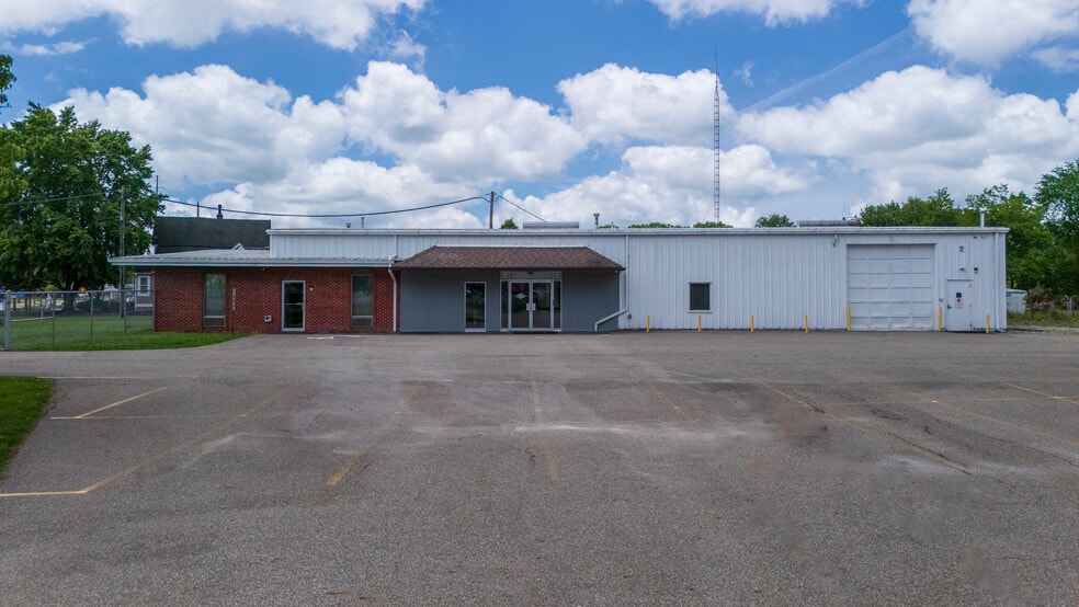 More Photos Of 4155-4165 NE Martindale Rd, Canton Warehouse For Sale