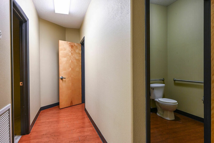 More Photos Of 7177-7201 S George Blvd, Sebring Medical For Lease