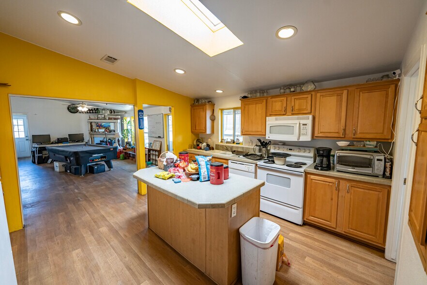 More Photos Of 5221 Hwy 68, Golden Valley Flex For Sale