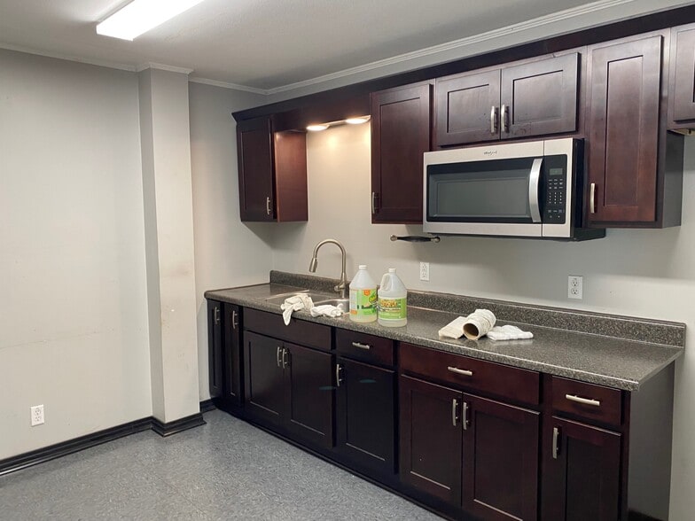 More Photos Of 1824 3rd Ave N, Columbus Light Manufacturing For Lease