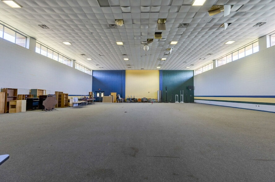 More Photos Of 18425 Main St, Woodbury Schools For Sale