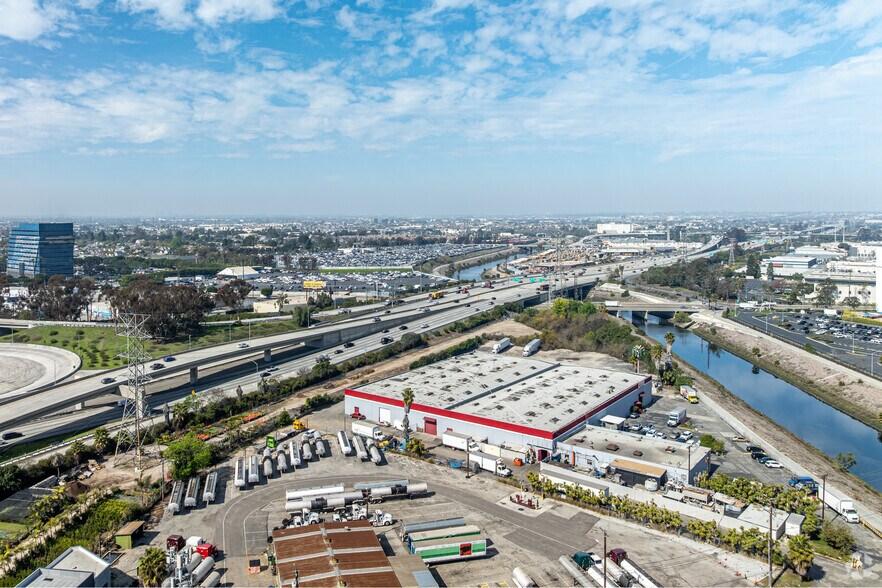 More Photos Of 18903 Anelo Ave, Carson Warehouse For Lease