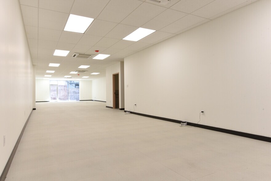 More Photos Of 92 Norman Ave, Brooklyn Storefront Retail Office For Lease