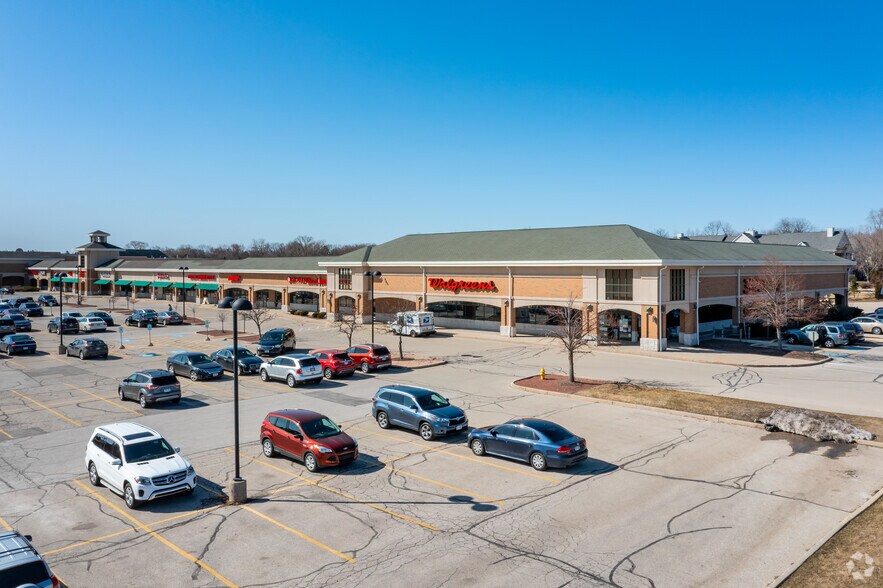 More Photos Of 2205 N Calhoun Rd, Brookfield Unknown For Lease