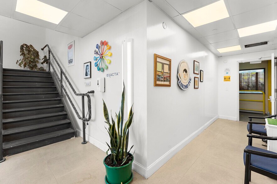 More Photos Of 100-118 John F Kennedy Dr N, Bloomfield Warehouse For Lease