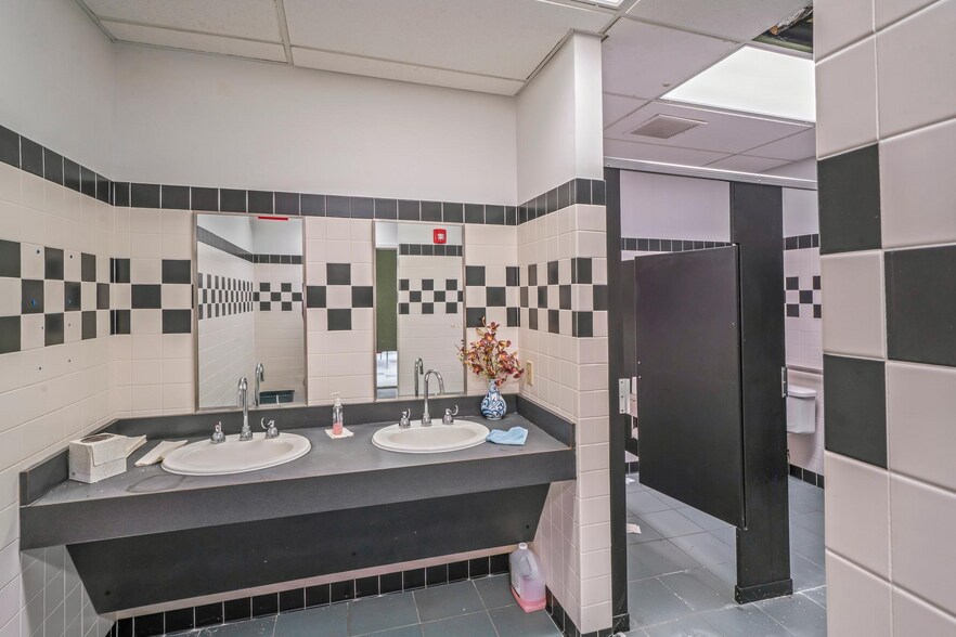 More Photos Of 614 Union Rd, Vineland Office For Sale