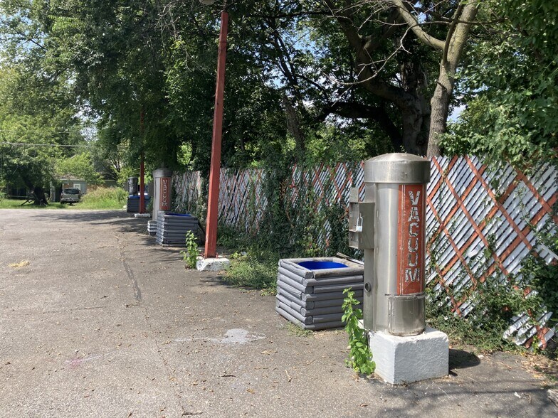 More Photos Of 1004 William St, Cape Girardeau Carwash For Sale