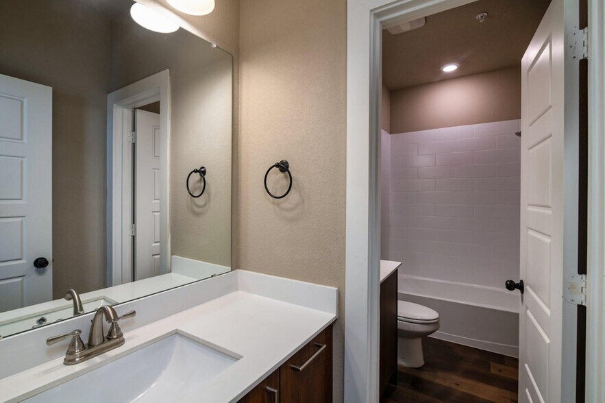 More Photos Of 640 Fallow Dr, Venus Multifamily For Sale