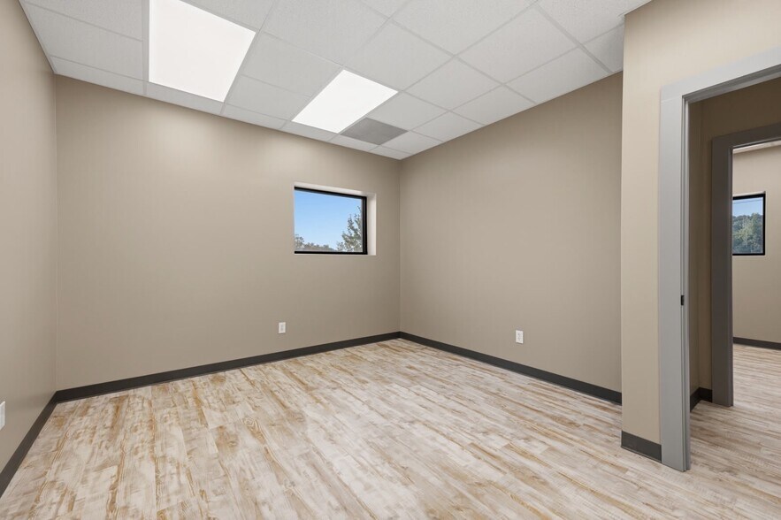 More Photos Of 300 Midridge Ln, Pelham Warehouse For Lease