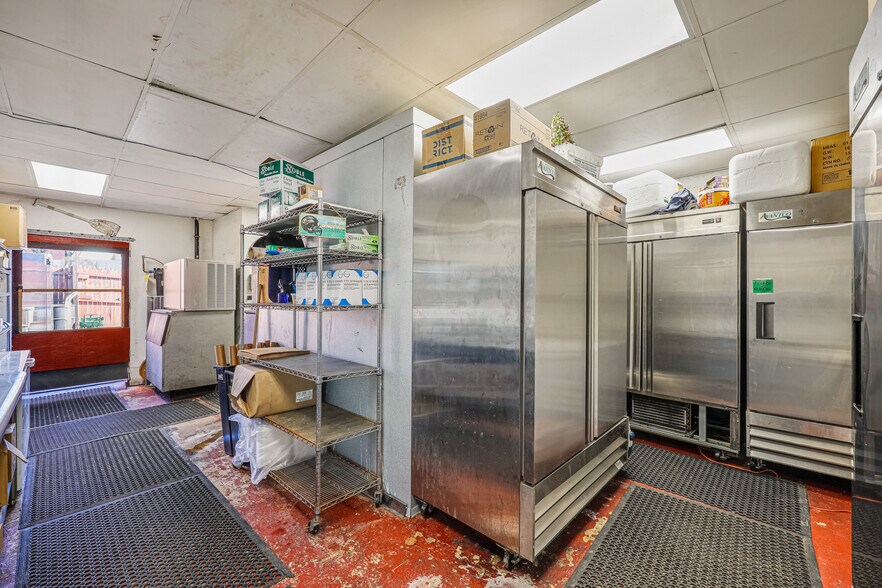 More Photos Of 7100 Sollers Point Rd, Baltimore Restaurant For Sale