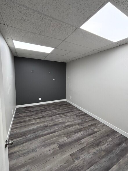 More Photos Of 2409 Main St, West Kelowna Storefront Retail Office For Lease