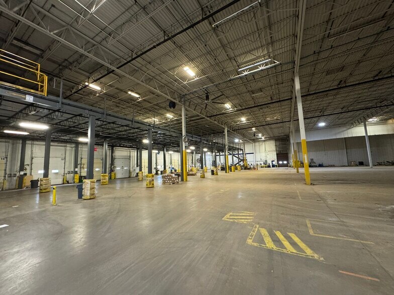 More Photos Of 6812 Corporate Dr, Indianapolis Warehouse For Sale