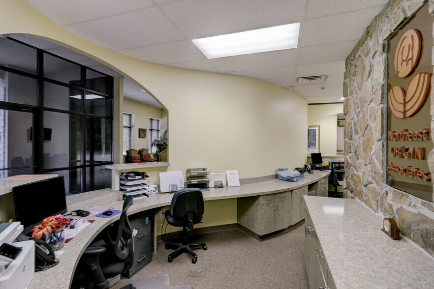 More Photos Of 19701 Kingwood Dr, Kingwood Medical For Sale