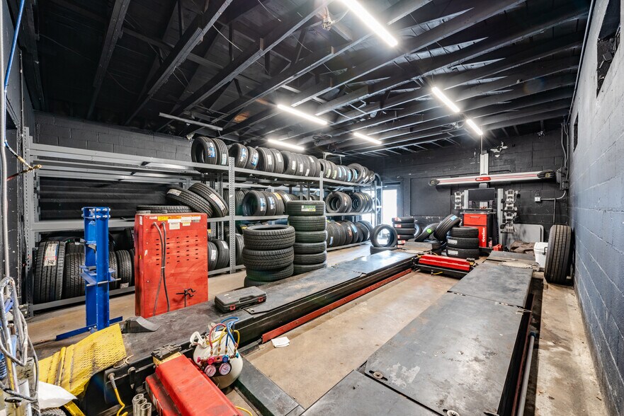 More Photos Of 2501 Sanford Ave, Sanford Auto Repair For Sale