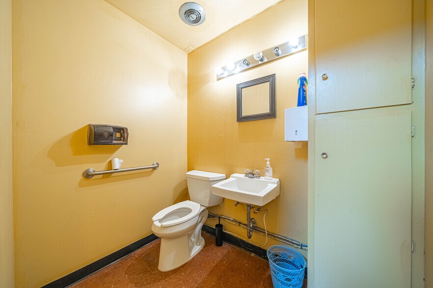 More Photos Of 3326-3328 E Southcross Blvd, San Antonio Medical For Sale