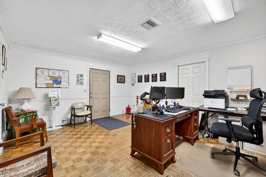 More Photos Of 10221 US 301, Dade City Office For Sale