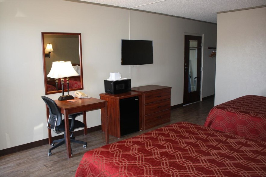 More Photos Of 1225 S State St, Salina Hotel For Sale
