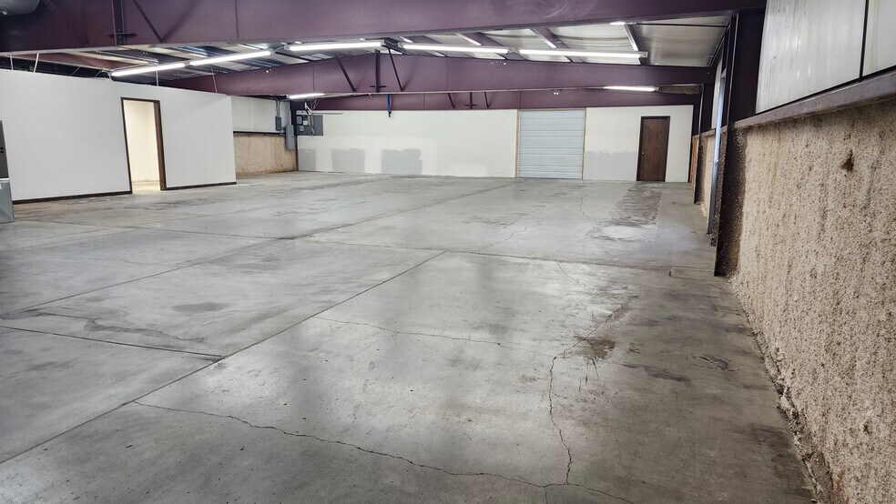 More Photos Of 5617 S 49th St, Lincoln General Retail For Lease