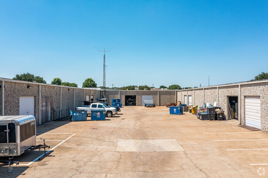 More Photos Of 1108-1110 Summit Ave, Plano Flex For Sale