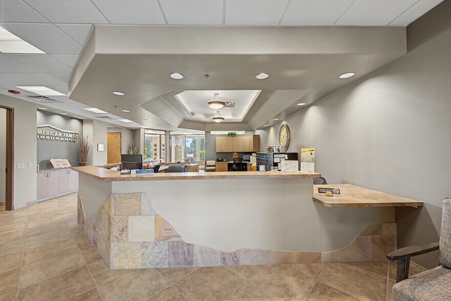 More Photos Of 565 W Chandler Blvd, Chandler Office For Lease