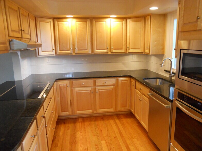 More Photos Of 3554-3556 Woodcrest Ave, Newtown Square Apartments For Sale