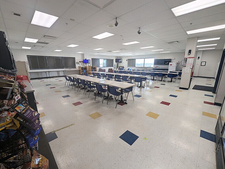 More Photos Of 3107 Shelby St, Harlan Office For Sale