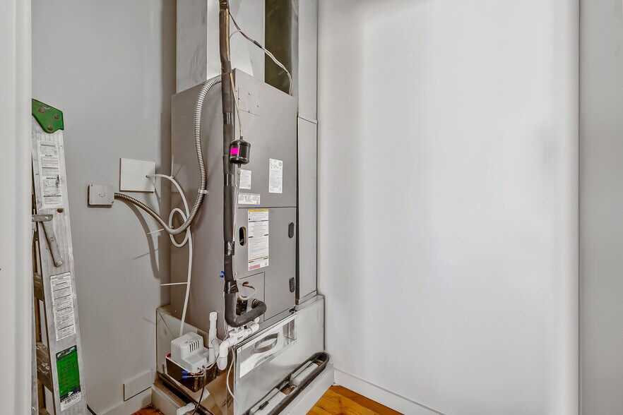 More Photos Of 33 N Sandusky St, Delaware Storefront Retail Office For Lease