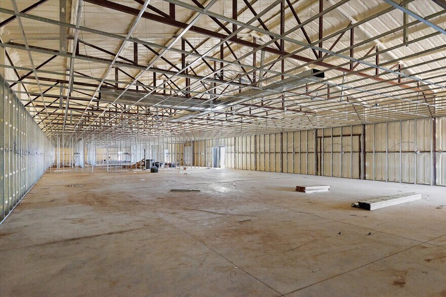 More Photos Of 20040 Grasslands Ln, Ordway Warehouse For Sale