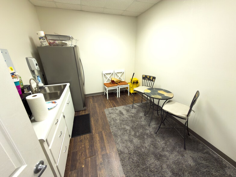More Photos Of 275 W Airport Blvd, Pensacola Storefront Retail Office For Lease