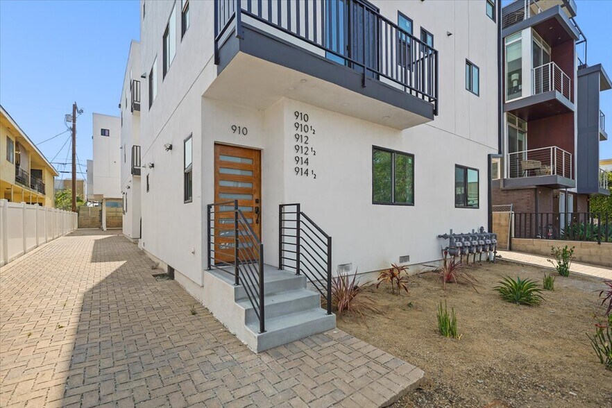 More Photos Of 910 Hudson ave, Los Angeles Apartments For Sale