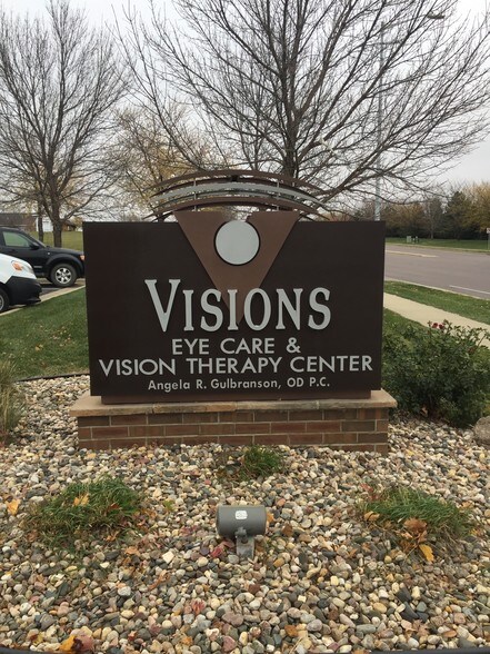 More Photos Of 106 W 69th St, Sioux Falls Freestanding For Lease