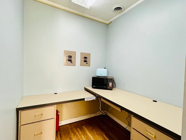 More Photos Of 414 Public Sq, Columbia Office For Sale